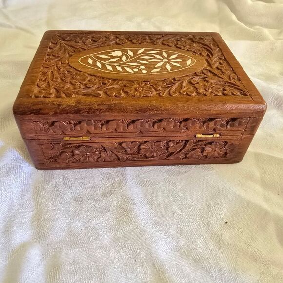 Vintage Handcrafted Wooden Jewelry Box With Intricate Floral Design - Picture 8 of 12